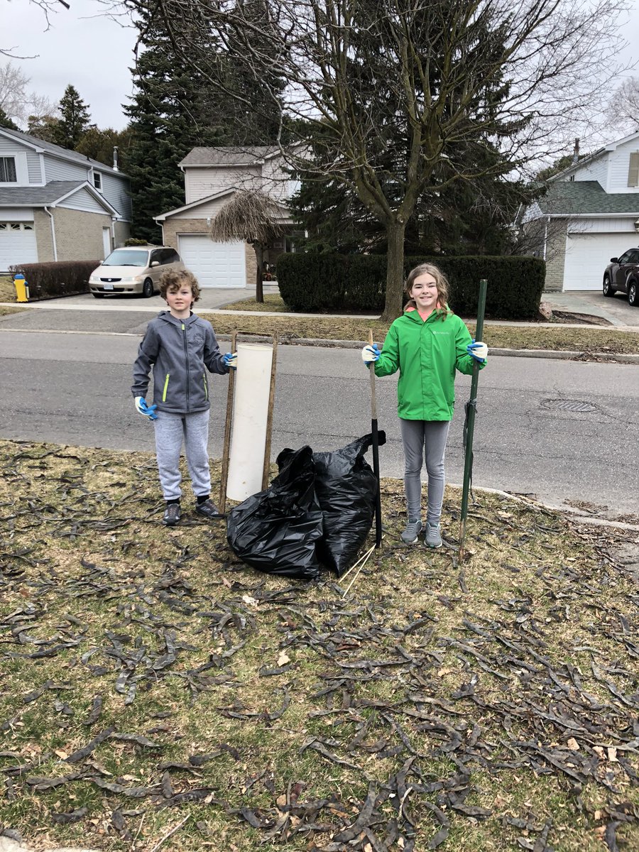 JillianDuncan23's tweet photo. Spent a few hours in our neighbourhood picking up garbage! Kids felt great cleaning up and getting outside! #stayhealthy 
#SocialDistanacing https://t.co/3ZTgIssjTZ