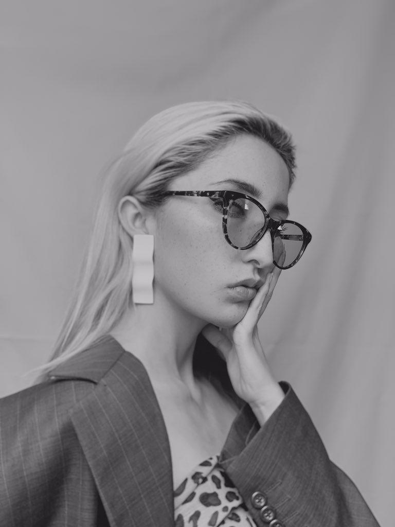 lesliegcmx_'s tweet photo. La cuarentena, mis aretes de caanestudio y el buen ojo de Mario 🧿 https://t.co/UeUZ8iZ6Bl