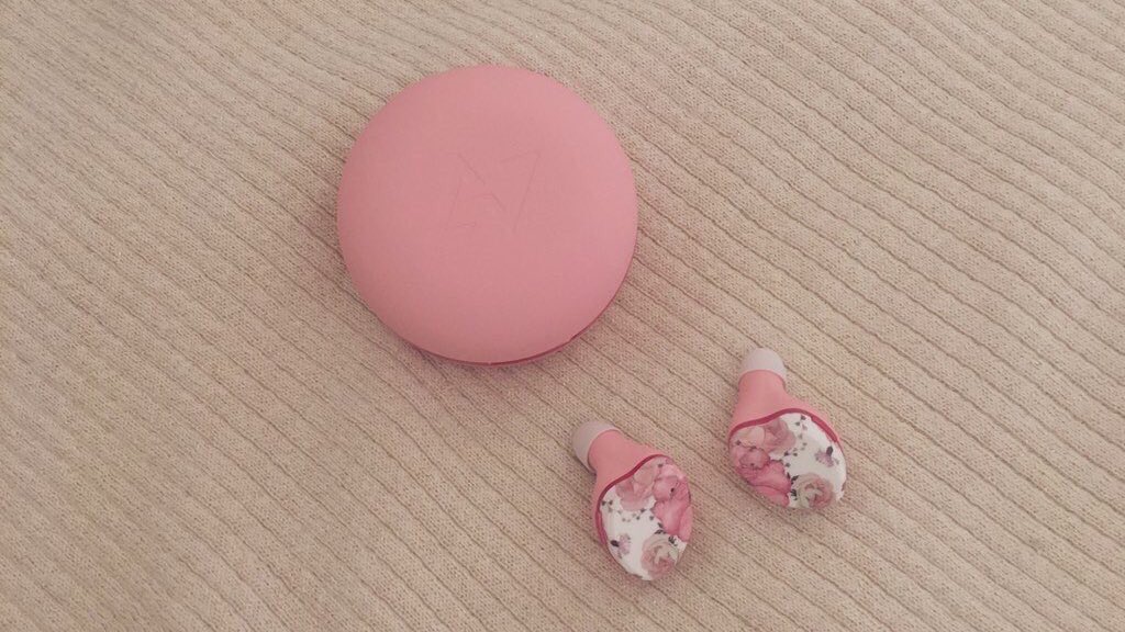 sakuntm's tweet photo. イヤホン届いた🥰
可愛い❤︎❤︎ https://t.co/4JiBfOQYAy
