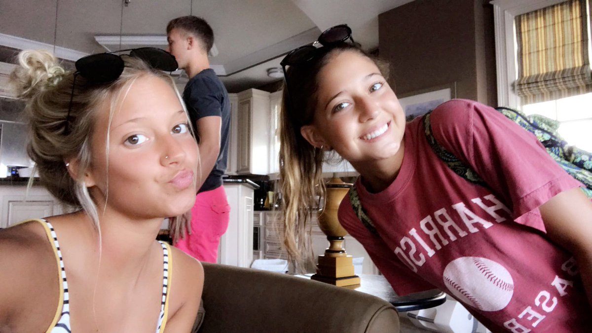 hadleybelll's tweet photo. Happy nasty {19} lil J💗 Even tho we get along once a year ;) you know I love you like no other. Thank you for being not only my sister but thank you for being my mf BESTFRIEND💋 https://t.co/jT9doSUpHd