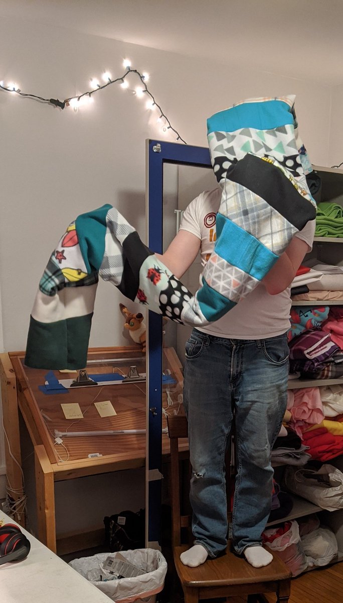 TeddyIsMeeeee's tweet photo. So I've been a bit bored during lockdown, decided to try something new. This is a lemur tail. Or supposed to be anyway. It's uh. As long as my shop is tall.  Hm.

#fursuitmaking #sewing https://t.co/23zVA5p1AR