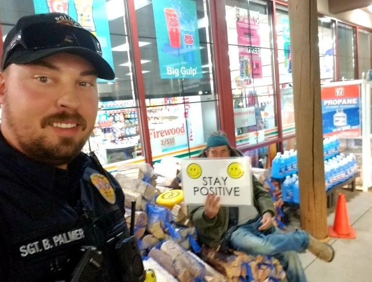moabpolice's tweet photo. My new friend Doug has a message he would like to share! 

Doug wants all of us to remember to "🙂 Stay Positive 🙂". 

-Sgt. Palmer https://t.co/7oLVvjQmgb