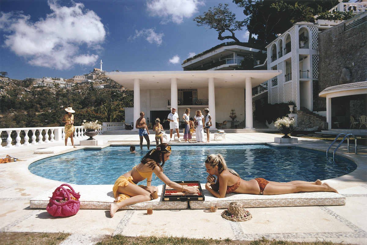 SLIM AARONS: A Grandfather of Aesthetics - THREAD“Attractive people doing attractive things   in attractive places” - Slim Aarons describing his photographic ethos This man was basically the pursuit of Aesthetics personified, so here is a thread of some of his work.