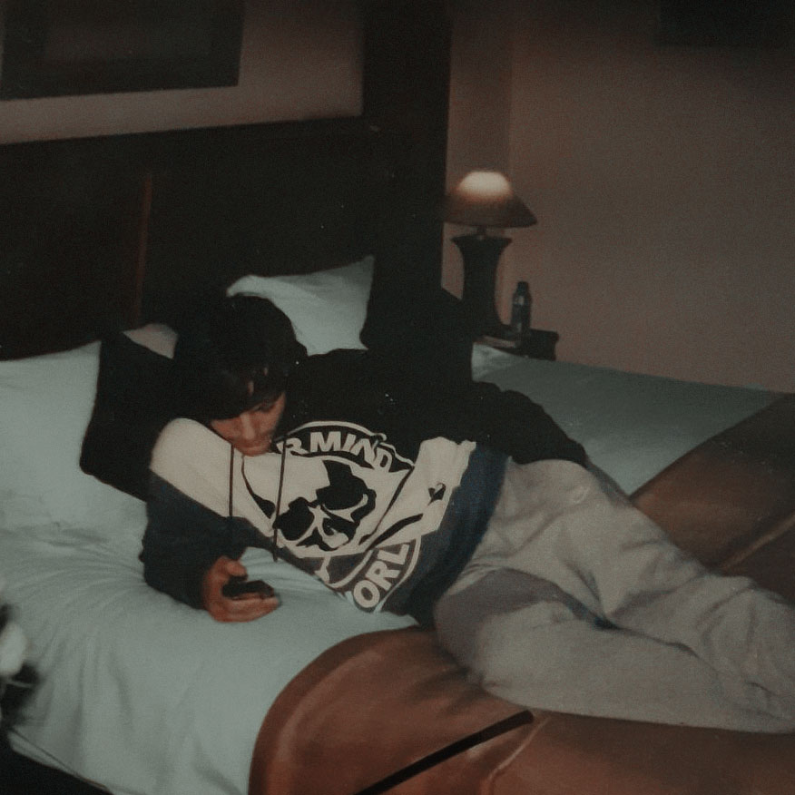 ㅤ
◜◞ㅤ❛ㅤthousand days ; now, we're sitting here in your living room, telling stories while we share a drink or two. and there's a vision i've been holding in my mind; we're 65 and you ask "when did i first know?" i always knew.
ㅤ