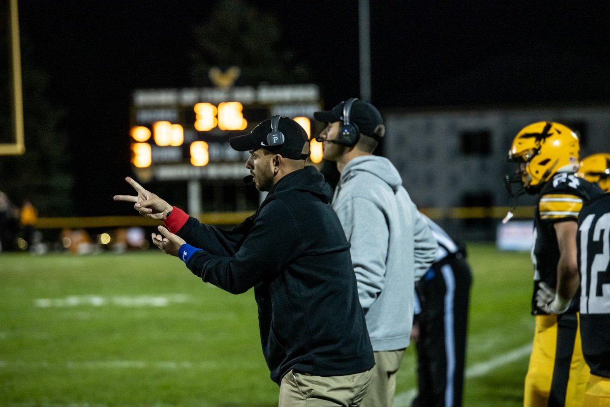 hubbardj54's tweet photo. Thx @KruseShawn for challenge. Once nominated you have 24 hrs to respond or donate $20 to local charity. Post a pic of yourself coaching and nominate 4 others.@CoachColeWSR @J_Litterer714 @jsleonard918 @TimothyJSauer https://t.co/offM5rf7IU