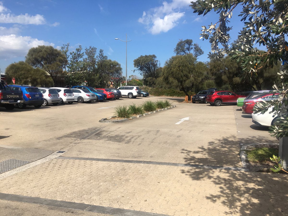 PjSharpy's tweet photo. @DanielAndrewsMP Go lvl 3 now. I wk for frankston council. Just went to Oliver’s hill, packed! Coffee,swimming,dogs,coffee, hugs. They don’t get it. Seaford surf club, Packed! Fish n chips on beach, what fun. Do it now or never lvl3. Photo of Seaford beach car park https://t.co/SxV3ge6loZ