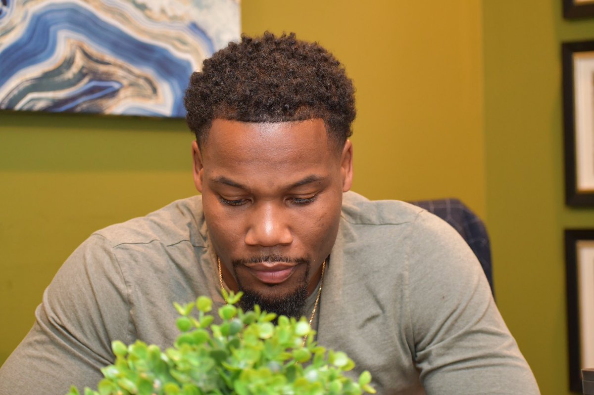 Pastor__West's tweet photo. You will break your own heart trying to love people that see no value in being connected to you. They see value in everyone else, but you—Let them kind of people go, because God has someone better. https://t.co/0lPHyXJlKA