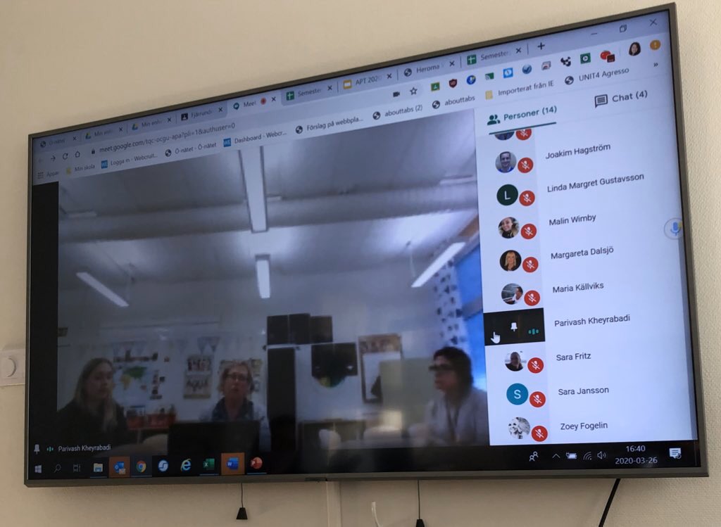 RektorBresell's tweet photo. Bästa personalen finns på Skärsätra skola. Efter en tuff vecka med kollegor hemma var de så värda en härlig APT-påse ”Du är en hjälte!” AptMeetmöte med avstånd utspridda på skolan. Stolta med 100% på frågan Jag känner mig trygg på skolan #Skärsätra #tillsammans #lidskol https://t.co/ERNUiO67oY