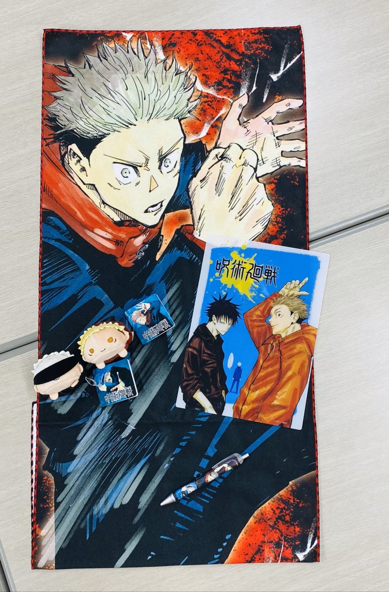 jump_henshubu's tweet photo. ／
フォロー＆RTで当たる🎉
＼ 
新作グッズ発売記念‼️
『＃呪術廻戦』
原作グッズを抽選でランダムで１種ずつ
計５名様にプレゼント✨

1⃣@jump_henshubuをフォロー
2⃣この投稿をRTで応募完了
※４/５まで

グッズは全国のJUMP SHOPと
JCSで発売するぞ‼️⬇️

https://t.co/k6DLQyoo55 https://t.co/JrN7o7iDbt