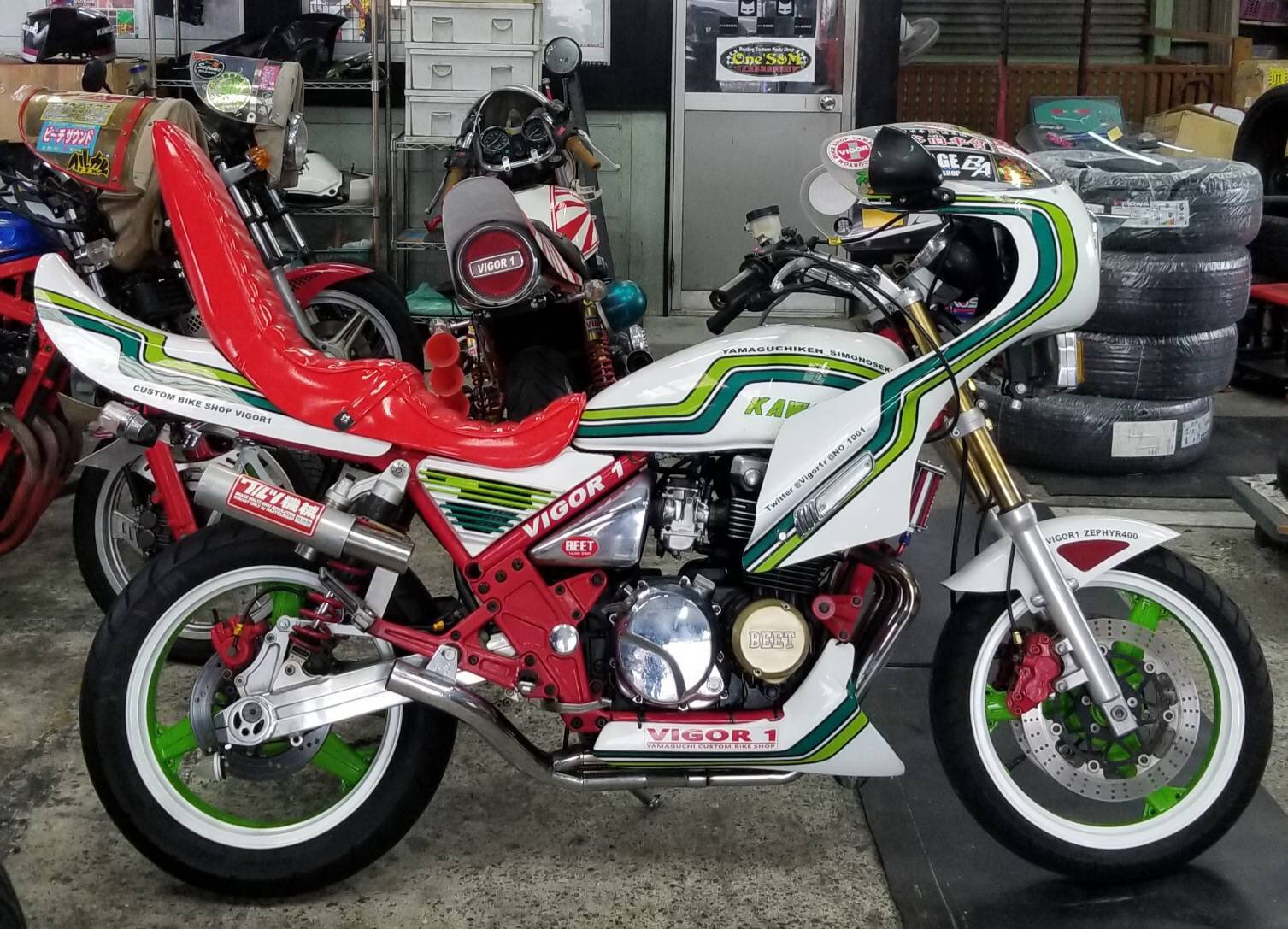 ゼファー400用 三段シート 大川 - パーツ