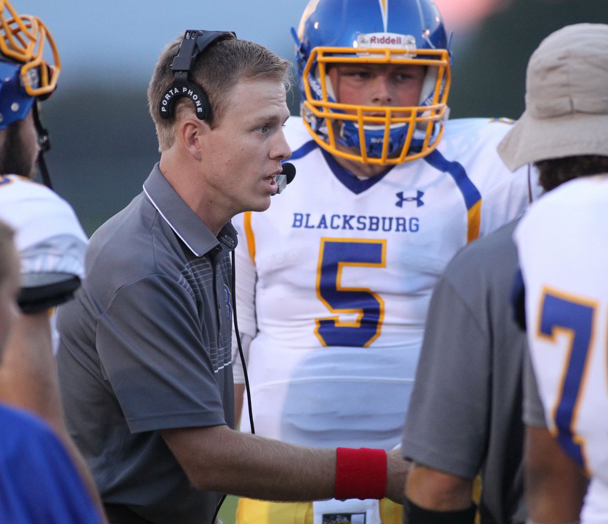 BHCSports's tweet photo. Thad Wells is a 2005 Richlands High School graduate. He is now the head football coach at his alma mater: 

https://t.co/NkZIEWO5D9 https://t.co/Cbih3bosLu