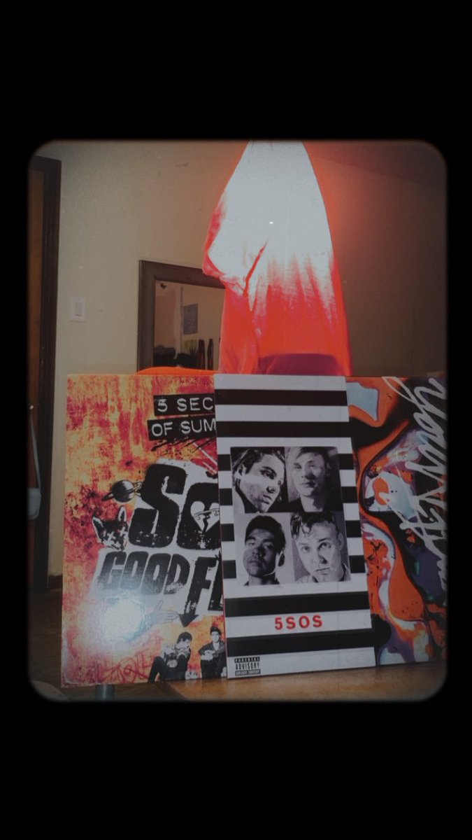 calandfriends's tweet photo. getting set up for #5SOSListeningRitual !! used a pink shirt to add some pizazz;) 3RD ALBUM RELEASE PARTY FOR ME LES GOOOO @5SOS #CALM #CALMLISTENINGPARTY https://t.co/R4kLPkjqSw