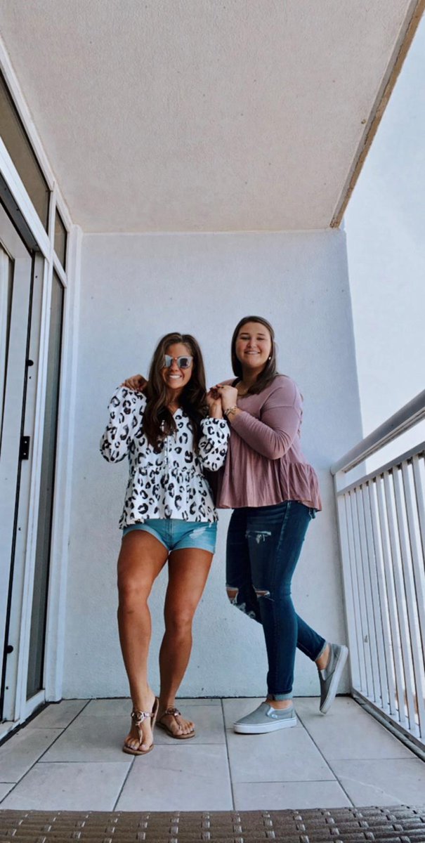 mpsmithh's tweet photo. My friend Macy is a finalist in Paradise Resort's Photo Contest- help rally votes: https://t.co/wxu83MLSmG https://t.co/2VNPYbmcNQ