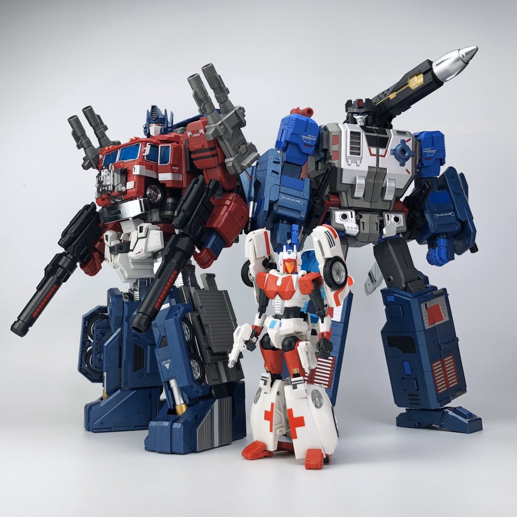 fans_hobby's tweet photo. See size comparison of MB-12 ATHENA with MB-06 POWER BASER &amp; MB-11 GOD ARMOUR! 
#fanshobby #thirdpartytransformers #powerbaser #athena #masterforce #powermaster #ginrai #minerva #juniorheadmasters #juniorheadmaster #godarmour #godarmor #godbomber https://t.co/AZqu1FvaJ8