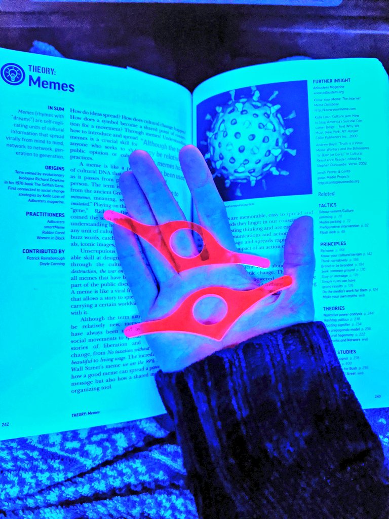 LaserMistress's tweet photo. Day...9!? Of 30 days of lasercutting. This is a booky holdy open thingy. Pulled the design from the internet somewhere, I forget (I collect free designs) Cut in 1/4" UV flourescent pink because that's the best 1/4" acrylic I have. #laserchallenge #laserartist https://t.co/VVV7JLYdlb