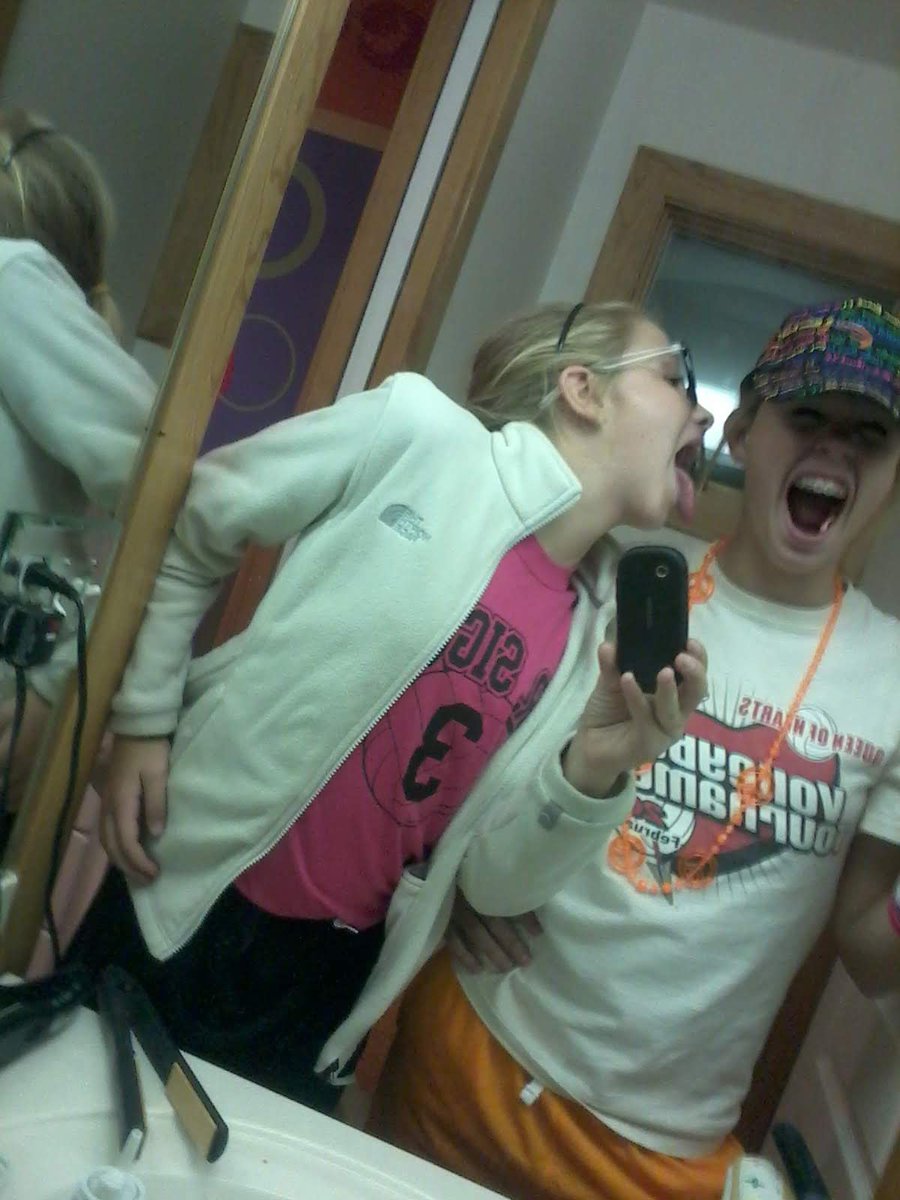 EmileePollmann's tweet photo. I love looking at old pictures and for the longest time I seemed to have 0 pictures from 2011. But today I found one of my 1st phone’s memory card and wow it’s a gold mine. https://t.co/mZzays1lBN