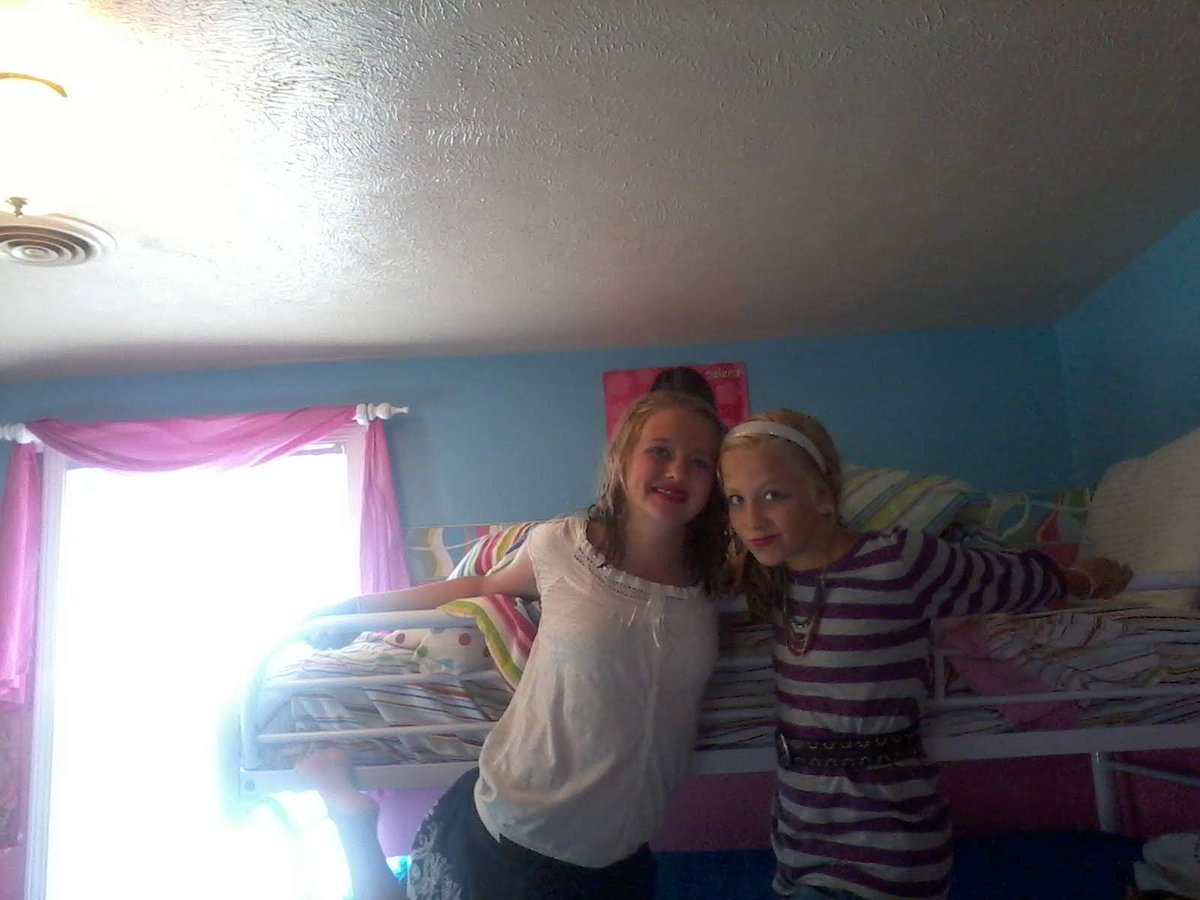 EmileePollmann's tweet photo. I love looking at old pictures and for the longest time I seemed to have 0 pictures from 2011. But today I found one of my 1st phone’s memory card and wow it’s a gold mine. https://t.co/mZzays1lBN