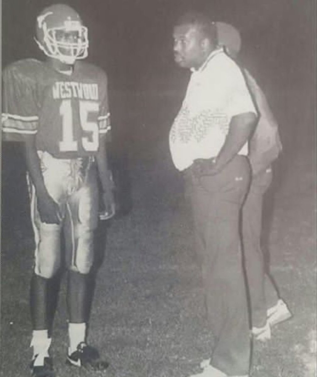 Coach__Evans's tweet photo. Throwbike to 10th grade. Threw for over 3,400 yards and 32 TD's. @WW_LonghornsFB #One5GetLive #Westwood4life #AirWare https://t.co/izXDR68eDF
