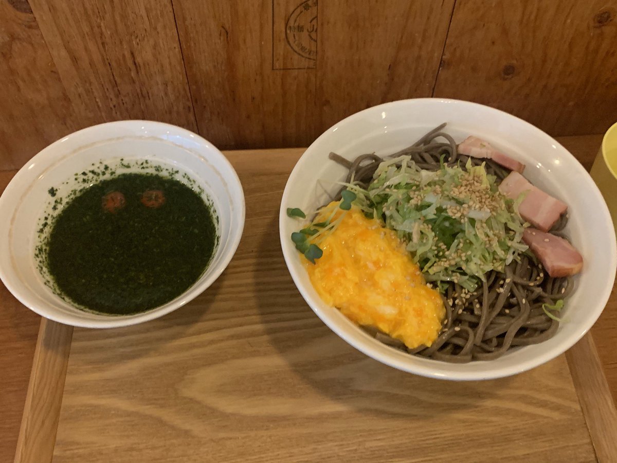 BobAkkiy's tweet photo. 仕事で永田町に来たついでに、
バジルそばを食べようとふらっと
「#そばうさ」に入ってみたら

なんと #てつお さんが😆

写真撮らせてもらいました👍

今日は、神保町から聴いています。

#会えるてつお
#まっきー
#gs89 
 #tspg https://t.co/nrvImBBXly