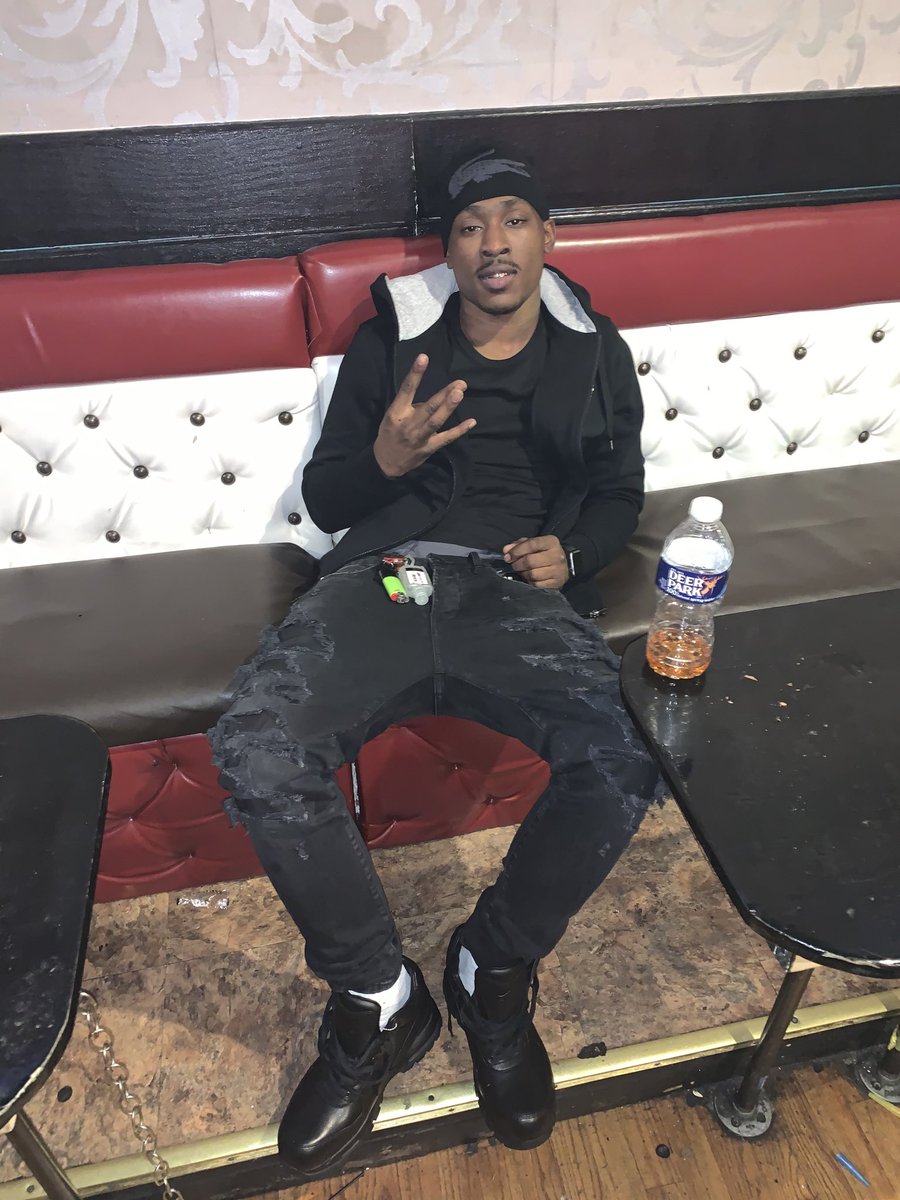 fameboytay's tweet photo. Youngn ✨ https://t.co/dT1kKE9LgS