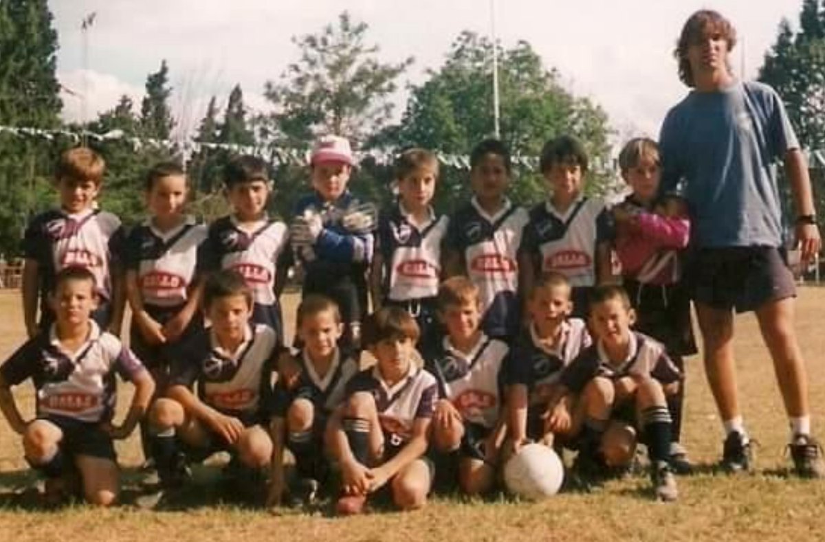 clubbenhur's tweet photo. 🐺 #Los80DeLaBH. Compartimos las fotos de #BenHur, de las #Cat1982, #Cat1991 y #Cat2002, y de #CatMini del #Año2007. #Gracias.
8️⃣0️⃣ #Aniversario 🎉
#QuedateEnTuCasa 💪
👉 Mandanos tu #Foto 📸
#VamosLobos 🔵⚪🔵 https://t.co/2iMx4T0UdR
