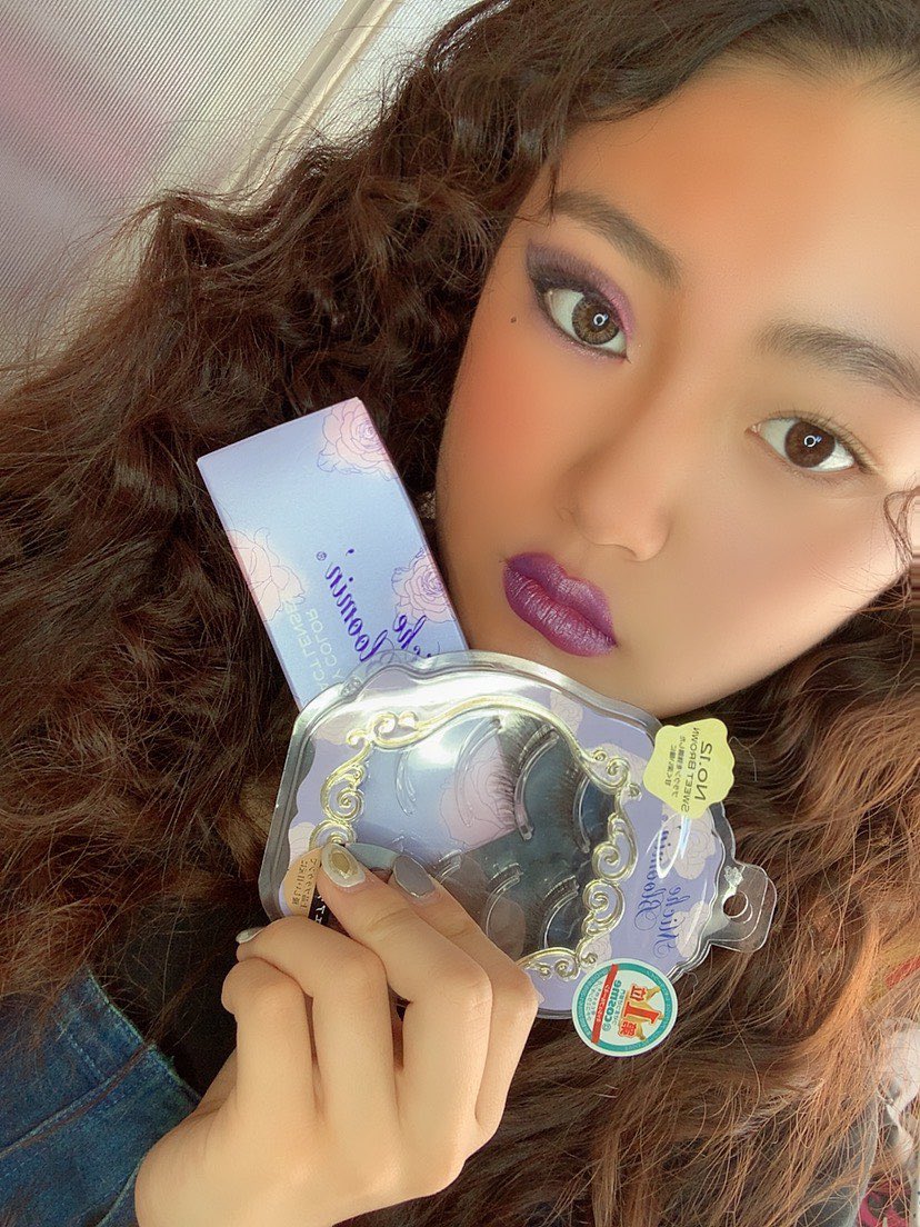 Cocotan_510's tweet photo. 半顔メイク💄 ✨💕
外人さんに憧れる🥰🥰
付けホクロもちゃっかりつけてみたんご💜
#ミッシュブルーミン #アイラッシュ #カラコン #外人風メイク #髪もスパイラル #半顔メイク #jc1 #cocotan https://t.co/iilt3RnOO9