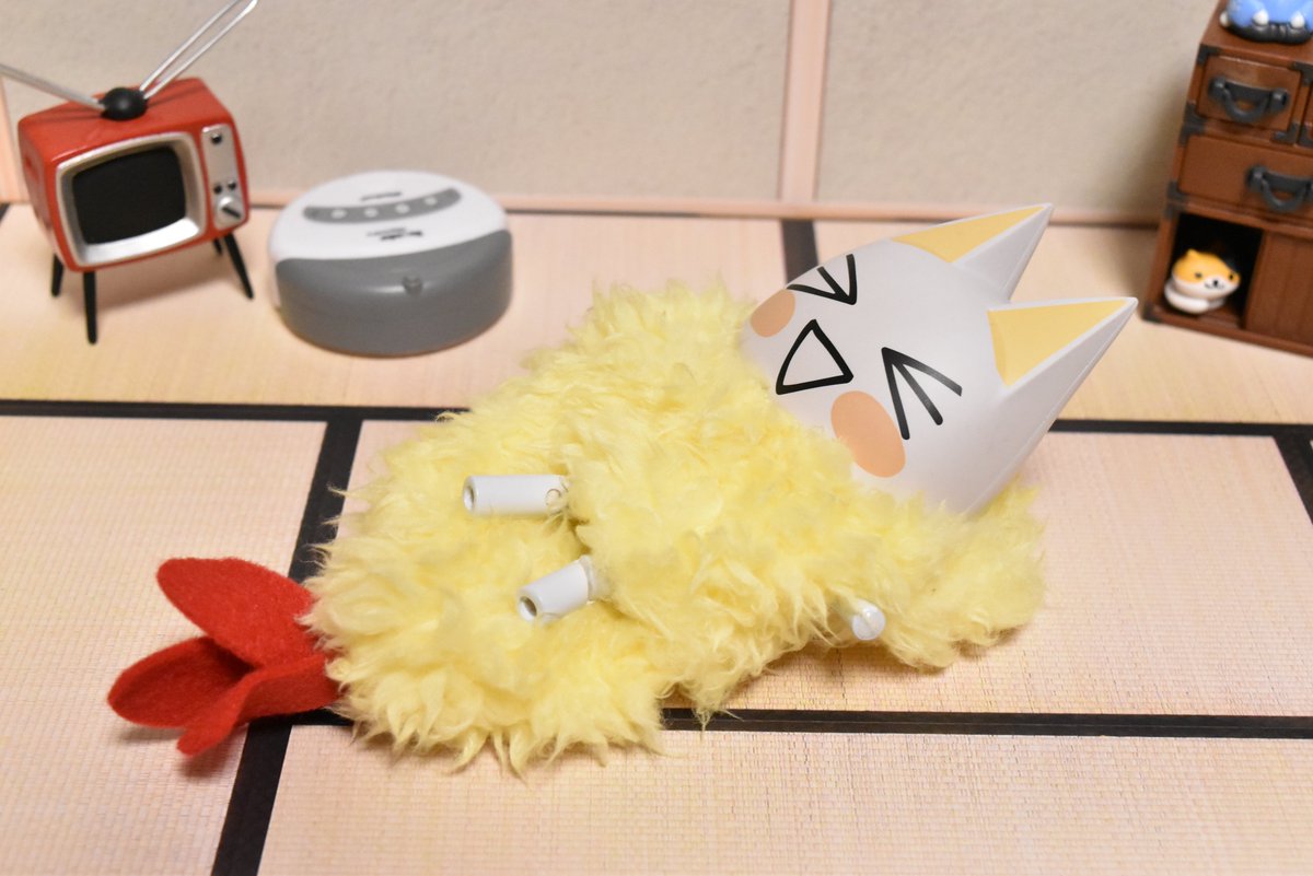 koto_meet's tweet photo. じゃーん！実はこれ、エビ天の着ぐるみなのです！ＴＬでもふもふのフィギュアを見てずっと欲しいと思っていたのですが、フォロワーさんが買ってきてくださって、ようやく手に入れることができました！

かわいいかわいい、エビトロ天♪
揚げたてもふもふ、みんなの心はトーロトロ♪
#どこでもいっしょ https://t.co/sUK9cG7ZrZ