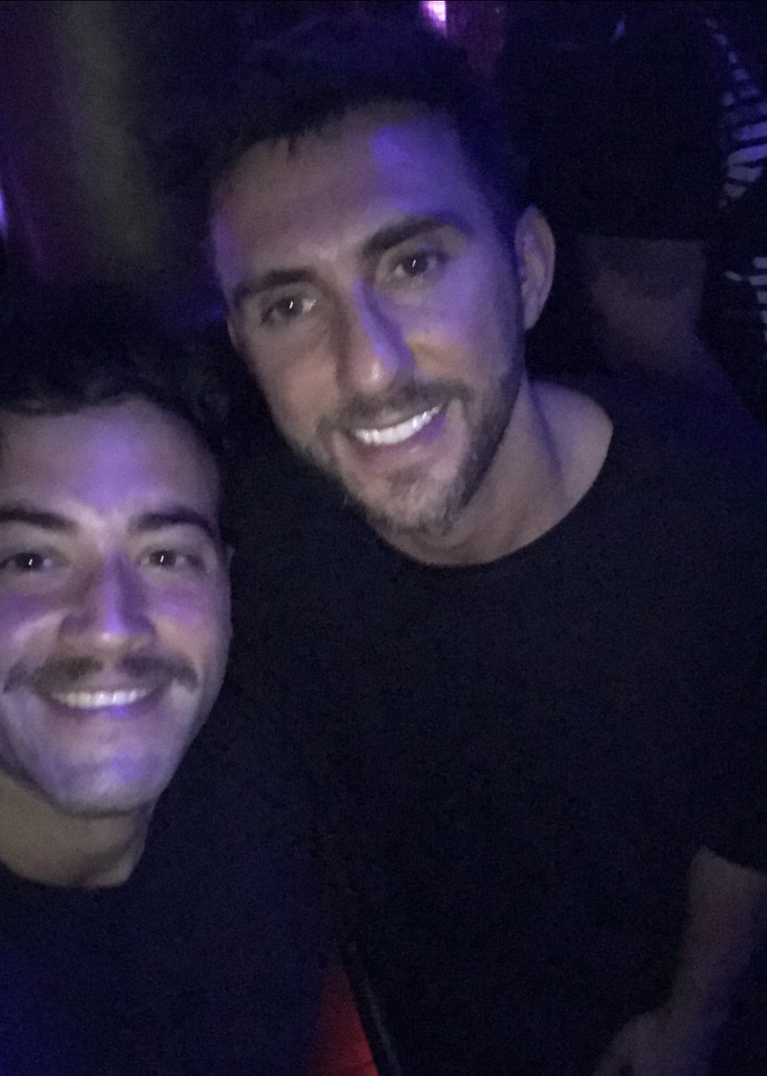 NicoCampos_'s tweet photo. @maxiroq1 @EvaristoCaldero Aquí le mandamo saludos con @hotsince82 seguimos en la cocina y esta noche comemo tamales https://t.co/OZS9nO25LB