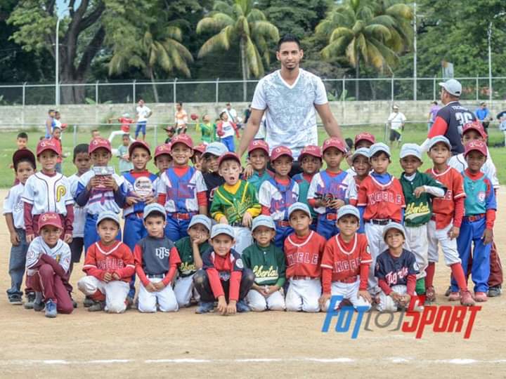ligaince's tweet photo. Seguimos con 2014 y el recorrido por todos los años de trabajo de #FotoSportRules 📷🔥🔥 en los mejores eventos de la #LigaINCE
•
@fevebeisbol @AsoAraguaBB @cbmlospotros @ClubIncitos @AguiluchosClub #LosCriollos #Manpitos #Sudamtex https://t.co/0nLBNKJIy8