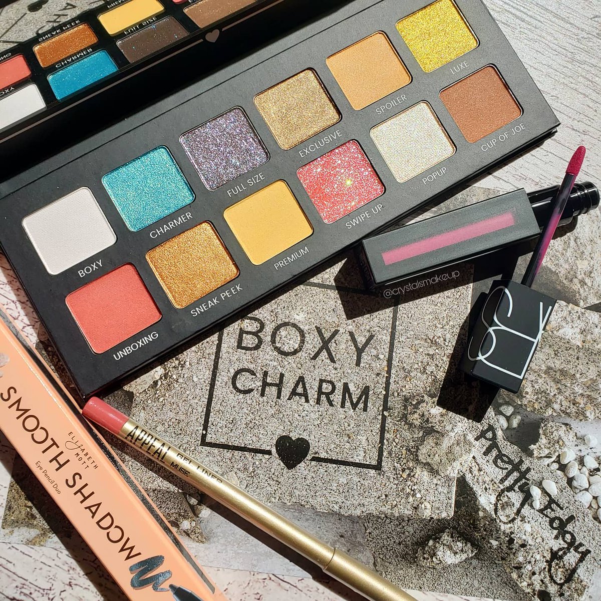crystals_makeup's tweet photo. Makeup products from my @boxycharm Luxe box this month 🖤 I did a second look with palette today on my IG stories if you want to check it out 😊
.#BoxyEdgy #BOXYCHARM
.
https://t.co/zlA0ynad02 https://t.co/OaAV827lxS
