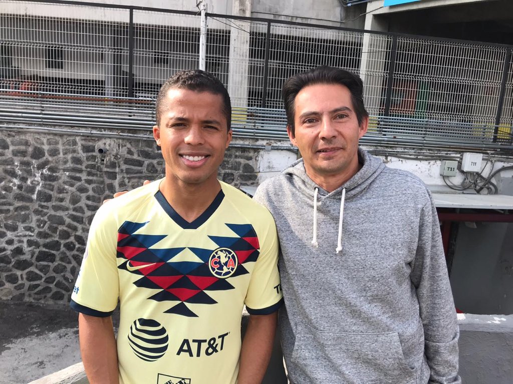 juankyheros's tweet photo. De esos proyectos que disfrutas por el toque extra de felicidad. Imagen de marca en activación @ClubAmerica con @calientesports división #GranFormato #TelaSublimada #EstructuraTubular #Instalaciones proyecto @LICEAGAJC producción impresa #CódiceImprenta #FelizJueves #Marzo https://t.co/XfpqjPQMB6