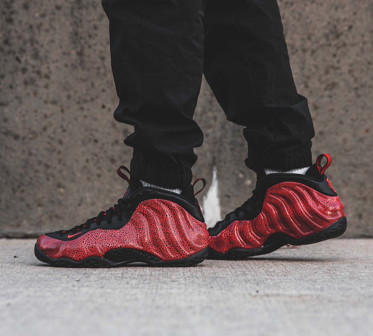 nike air foamposite one cracked lava