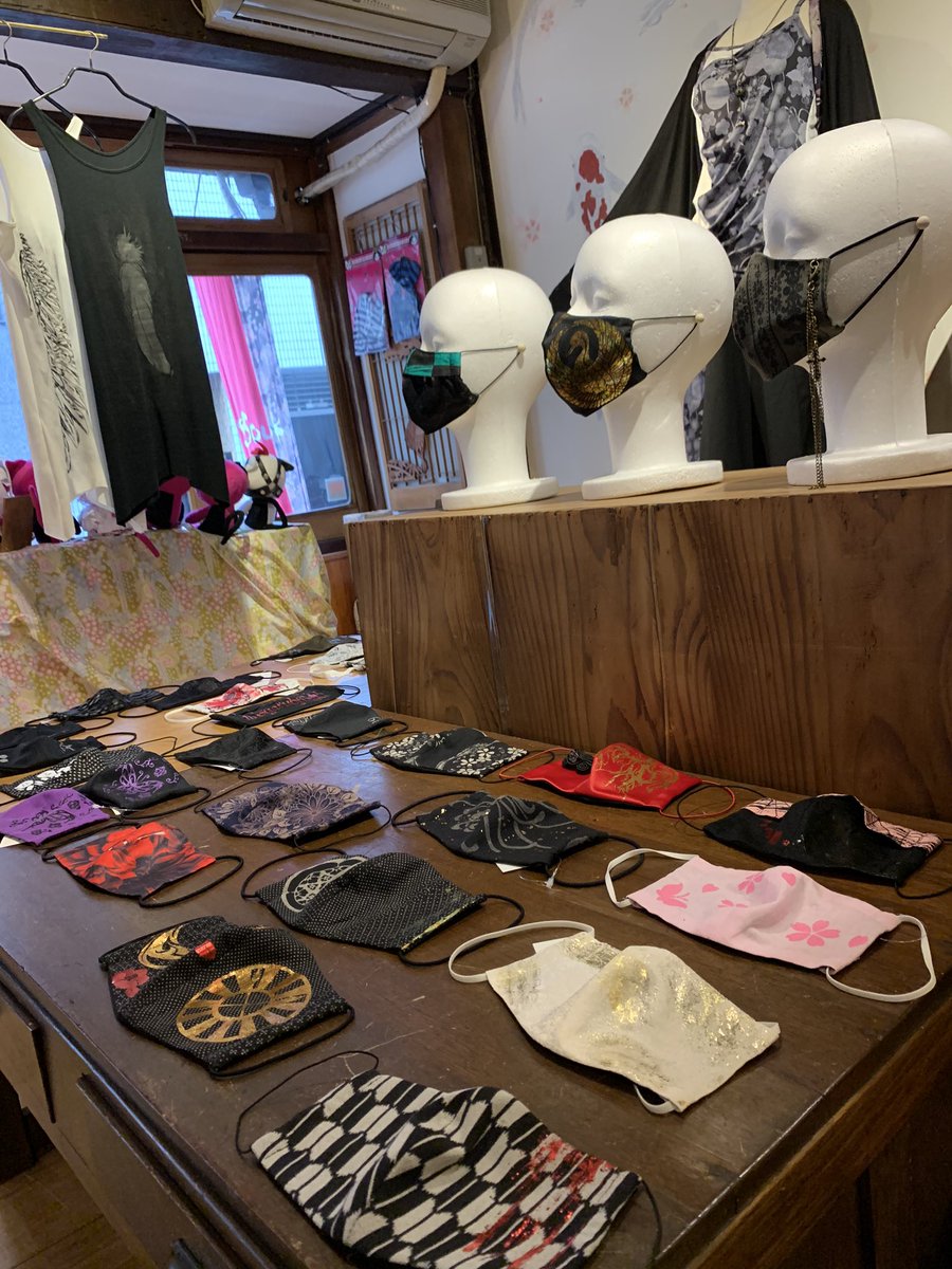 明日の廣岡デザイナー来店に合わせh.NAOTOマスクウェアが増量しました！

基本は受注ですが、一部即売出来る物もご用意しています。

#DPONkyoto #hNAOTO #マスクウェア