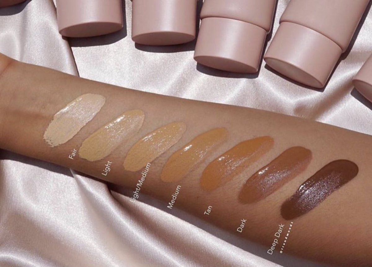 Trendmood's tweet photo. Available Now! 🚨 LINK ➡️ https://t.co/k3K5hzet99 online @ultabeauty @kkwbeauty ✨ The #BODYCollection 💛
1. Skin Perfecting Body Foundation $45
2. Skin Perfecting Body Shimmer $35
3. Loose Shimmer Powder for Face & Body $27
4. Body Brush $32 https://t.co/9oZbTosLNm