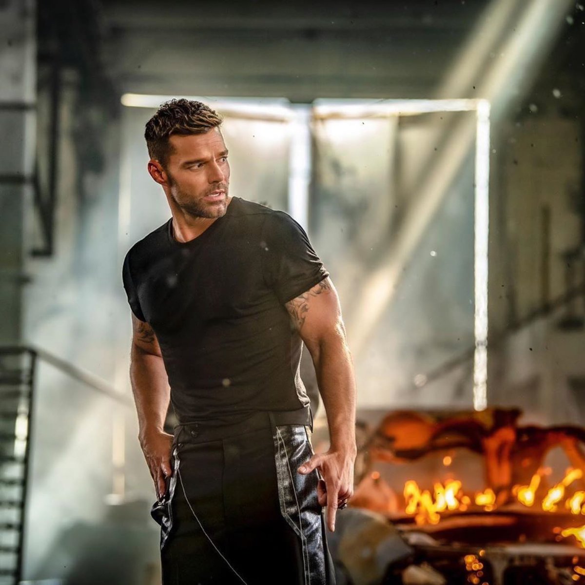 ricky_martin's tweet image. 📸: @chinolemus 

#FaltaAmor 
Director: Carlos Pérez @elasticpeople 
youtu.be/dOnjlrgkJY0
