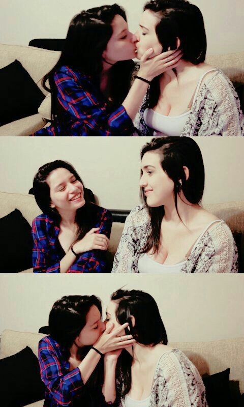 ZoeGA11's tweet photo. Quédate con quien te mire como @barbarammzz lo hace con @MicaSuarez12 fuaaa como extraño el ship #barbica :( https://t.co/XeQS2hpkoL