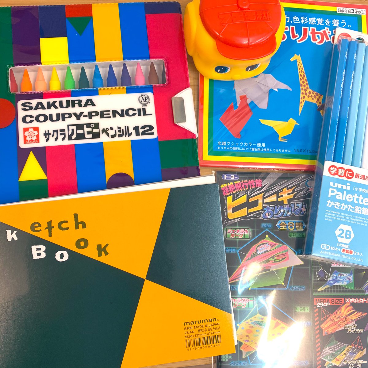 文具と雑貨の店 トナリノ ご入学準備の文房具いろいろ再入荷しました クーピー スケッチブック でんぷんのり 2b鉛筆 折り紙 下敷き 英語のノート 単語帳などなどお問い合わせの多かった文具再入荷です お子様へのちょこっとギフトに人気な
