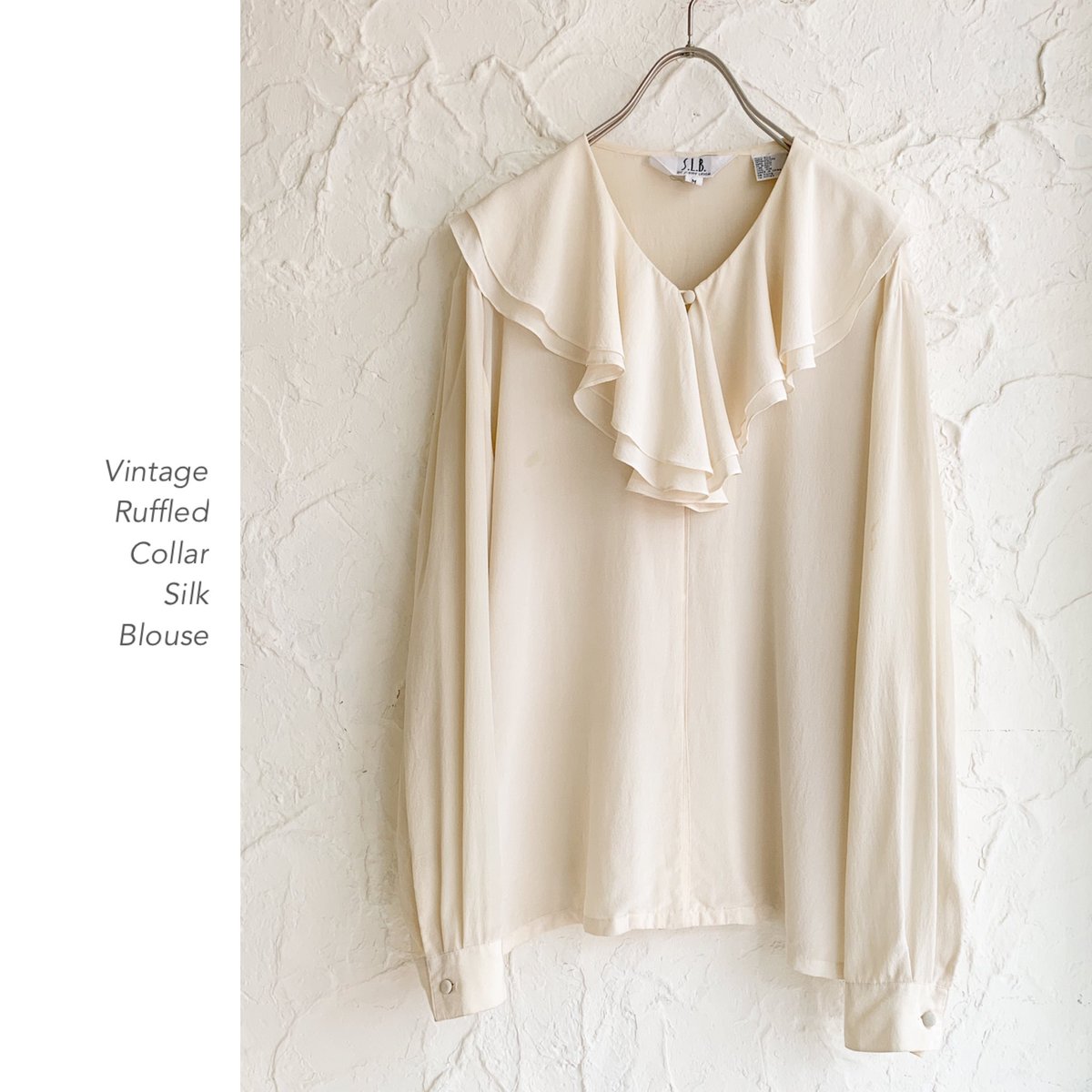 taffee_shop's tweet photo. #vintageblouse
#ruffledcollar
Euro&amp;US Vintageホワイトブラウス♫
レースデザインなど可愛いもの
色々と再入荷しました☺︎
#Taffee #宮崎 #古着 #宮崎古着屋 #四季通り #ラッフルカラー #ホワイトブラウス #ヴィンテージブラウス #レディースL #古着女子 #古着mix https://t.co/iiAAnRuQ97