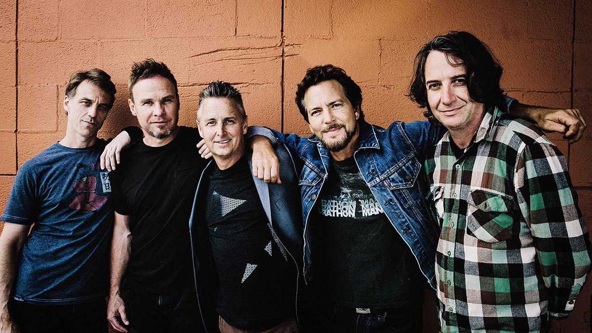 BillSimmons's tweet image. New BS Podcast w/ Eddie Vedder + Jeff Ament — a deep dive on 30 years of @PearlJam, their 1st album in 7 years, the grunge era, fame, the future of rock bands/live music, Cobain, Rodman, the Sonics... WHAT A BLAST

Spotify: open.spotify.com/episode/3kKBGH…

Apple: podcasts.apple.com/us/podcast/the…