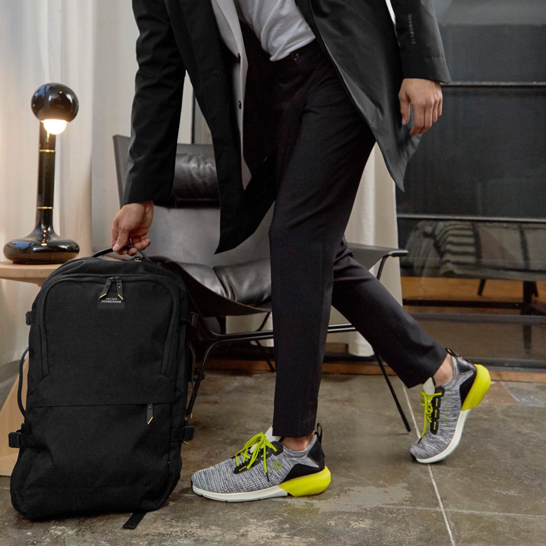 スーツケースのように開閉可能。 バックパックなので移動も楽ちん