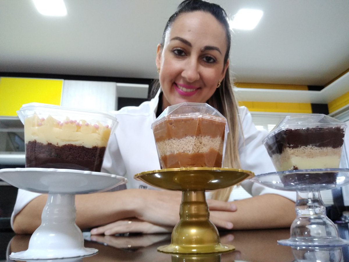A Confeitaria é realmente incrível. E se Você quer iniciar um negócio próprio e lucrativo na sua casa, para sair da crise ou aumentar sua renda, não existe maneira mais rápida e fácil do que começar a produzir e vender Bolos no Pote Gourmet! Acesse: bit.ly/39qaMaJ