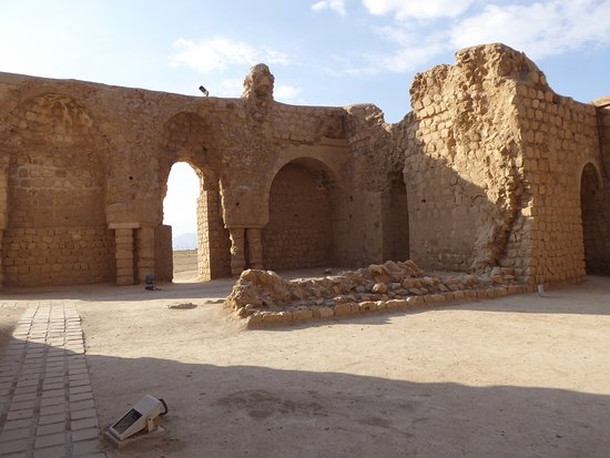 Going to Sarvestan Palace in my Iranian cultural heritage site thread this evening. It is from the Sassanid era and was built in the 5th century AD. It's not sure what the building actually was, it might have been a residence, or it might have been a Zoroastrian fire temple.