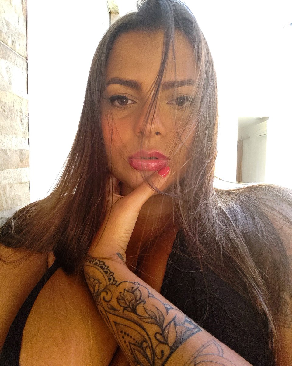 patyzada's tweet photo. Eu me amo. 
Eu me cuido. 
Eu me basto. https://t.co/wpG9Um4SMD