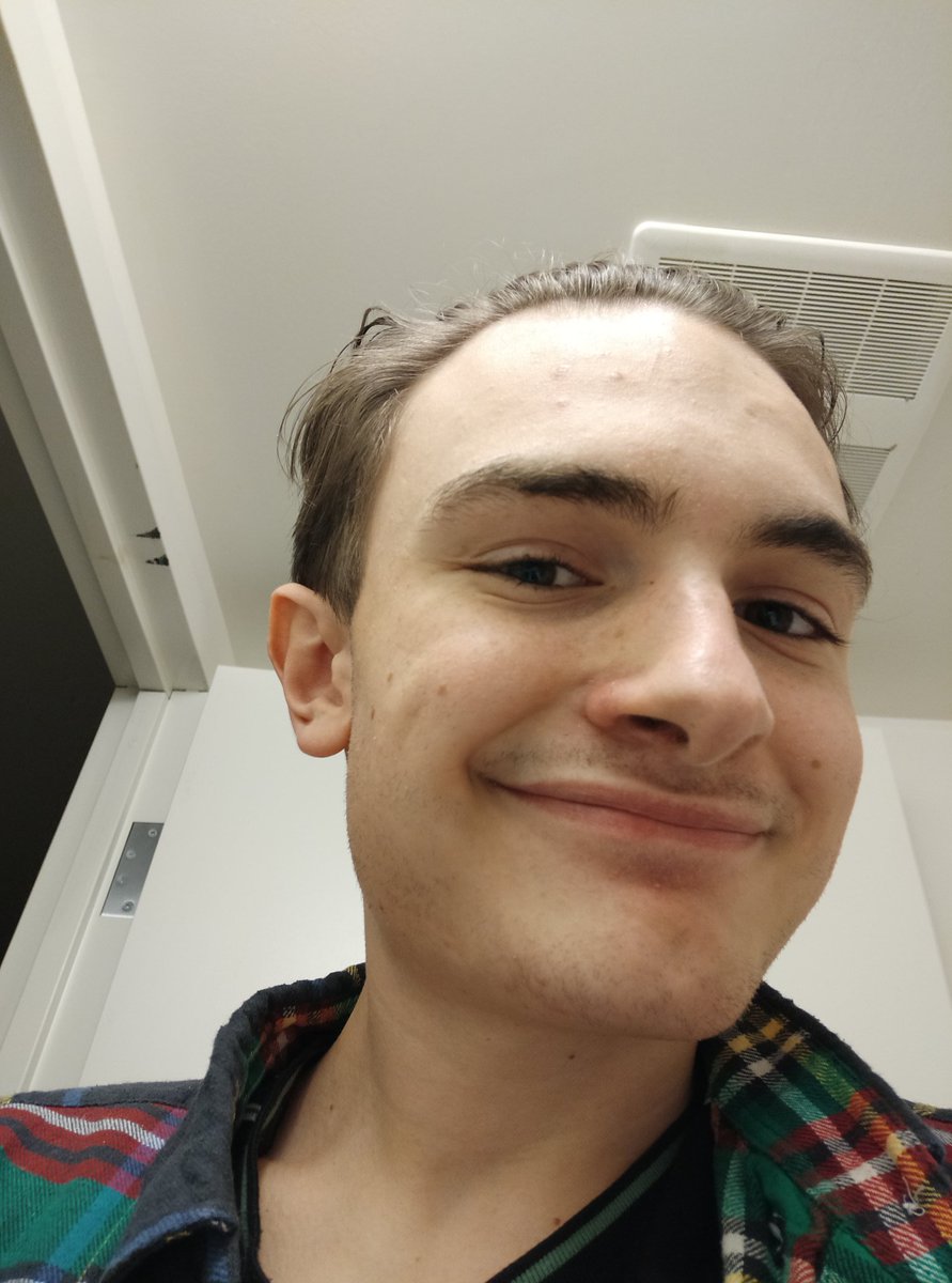 _JuuneBuug's tweet image. Good angles vs bad angles, 10 seconds apart #anglechallenge