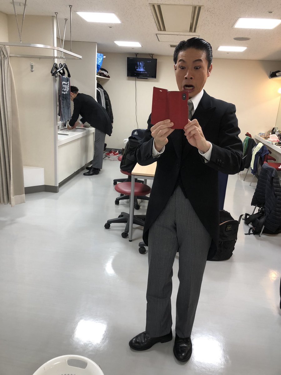 Hassy_Nikochan's tweet photo. 予定より、ちょっと早いけれど、ミュージカル「サンセット大通り」は、本日の夜公演で千穐楽を迎えます。
力の限り、頑張ります💪 https://t.co/WblBCiEhD7