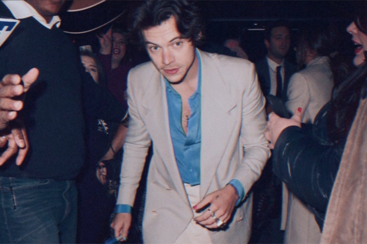 louisoft91's tweet photo. 𝐥𝐚𝐫𝐫𝐲 𝐬𝐨𝐜𝐢𝐚𝐥 𝐦𝐞𝐝𝐢𝐚 𝐚𝐮

louis no tiene dinero y en broma twitea que quiere un sugar daddy. cuando harry le escribe, louis le sigue el juego para bromear con sus amigos. el único problema es que harry lo dice en serio, o tal vez no es ningún problema. https://t.co/dC6Q0dv0dw