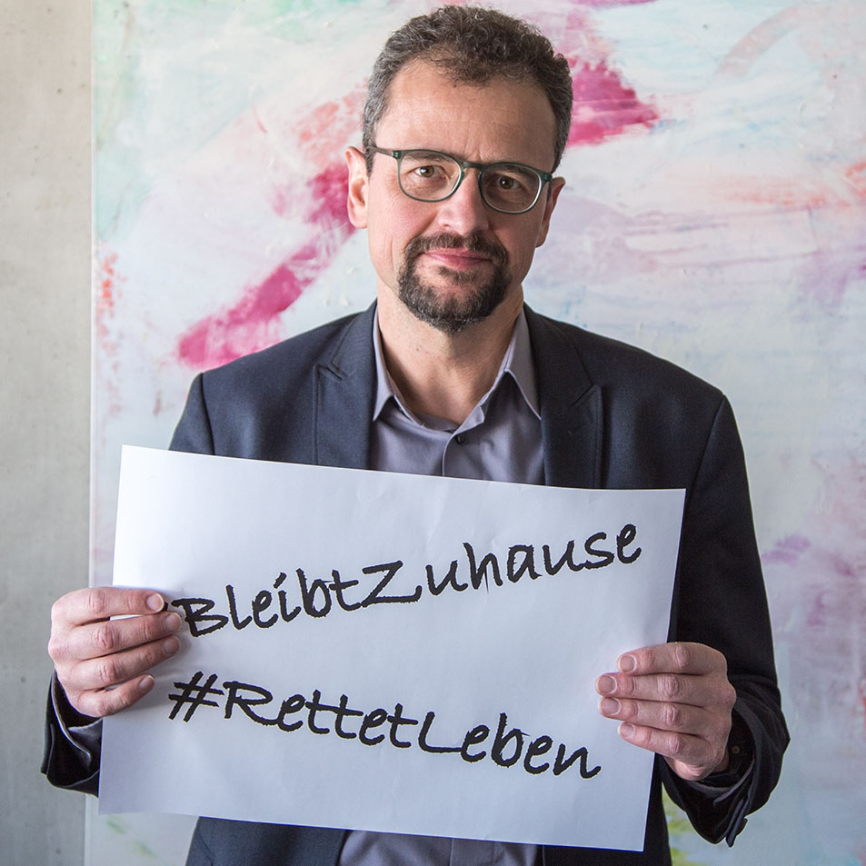 KlausPipke's tweet photo. #BleibtZuhause #RettetLeben Das ist heute die wichtigste Botschaft. Danke den Mitarbeiter*innen der Verwaltung, allen Ärzten, Pflegekräften, Helfer*innen! Klaus Pipke, Michael Walter (1. Beigeordneter), Martin Herkt (Beigeordneter), Jochen Breuer (Zivil- und Bevölkerungsschutz) https://t.co/icaUFXtYwg