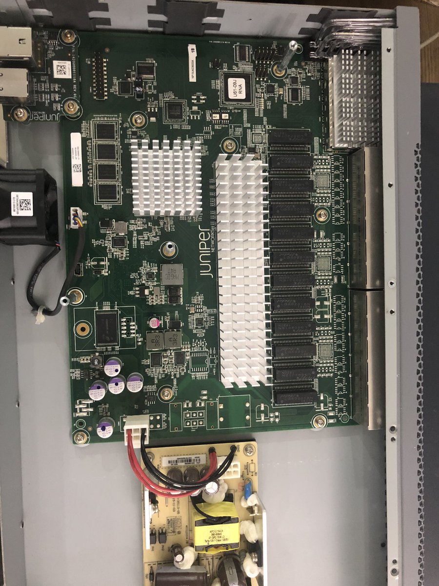 lty1993's tweet photo. #Juniper #EX2300 https://t.co/LrxUo11i78