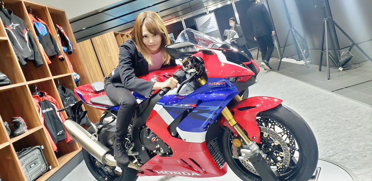 小鳥遊 レイラ Gsx250r ことりちゃん على تويتر こーゆう顔得意みたいです 顔だけね 笑