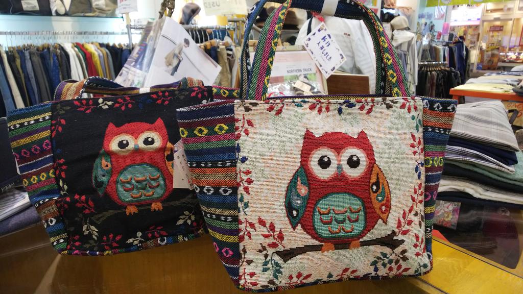 crystaljoy_hon's tweet photo. 毎回、入荷すると即完売の人気の699円バッグ!!
新柄も豊富に入荷いたしました♪
お早めにお待ちしております(^o^) https://t.co/vWmeCCoYNz